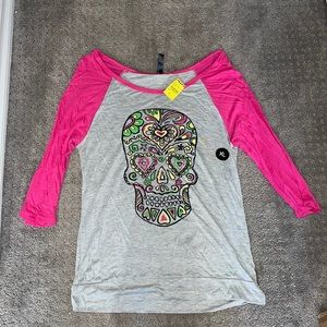 Tilly’s Skull Shirt//XL//Tag//Gray w/ pink sleeves